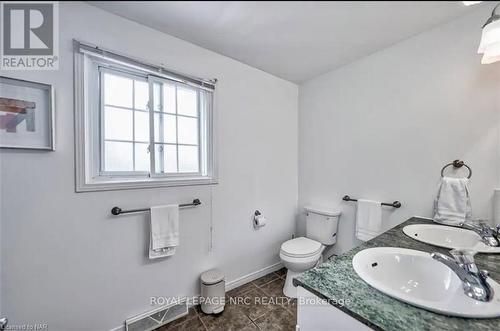 451 Lakeview Road, Fort Erie, ON - Indoor Photo Showing Bathroom