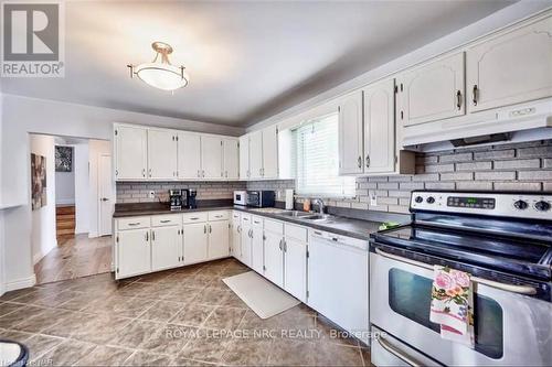 451 Lakeview Road, Fort Erie, ON - Indoor Photo Showing Kitchen With Double Sink