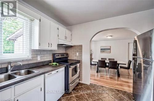 451 Lakeview Road, Fort Erie, ON - Indoor Photo Showing Kitchen With Double Sink