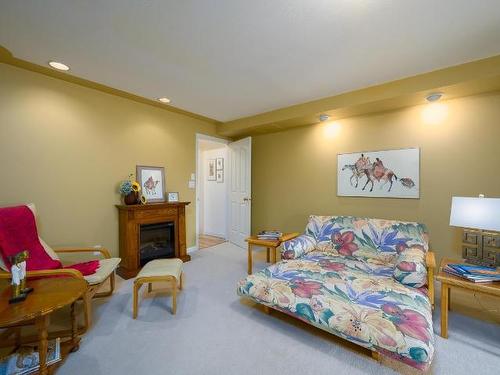 1-2290 Garymede Drive, Kamloops, BC - Indoor Photo Showing Bedroom