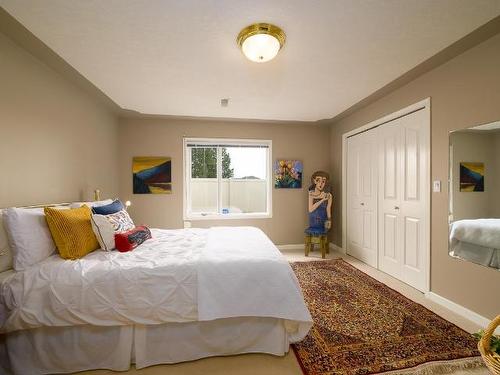 1-2290 Garymede Drive, Kamloops, BC - Indoor Photo Showing Bedroom