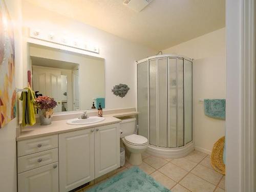 1-2290 Garymede Drive, Kamloops, BC - Indoor Photo Showing Bathroom