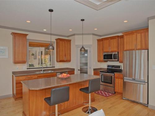 514 Schubert Pl, Ladysmith, BC - Indoor Photo Showing Kitchen With Double Sink