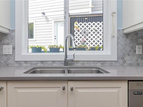 137 Rollie Rose Dr, Ladysmith, BC - Indoor Photo Showing Kitchen With Double Sink