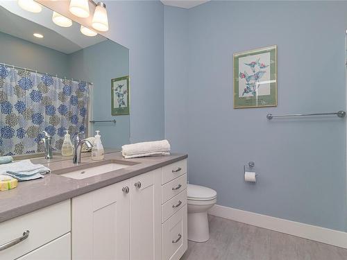 137 Rollie Rose Dr, Ladysmith, BC - Indoor Photo Showing Bathroom