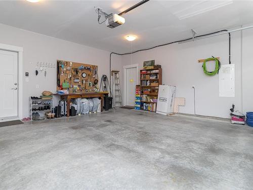 137 Rollie Rose Dr, Ladysmith, BC - Indoor Photo Showing Garage