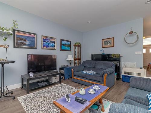 137 Rollie Rose Dr, Ladysmith, BC - Indoor Photo Showing Living Room