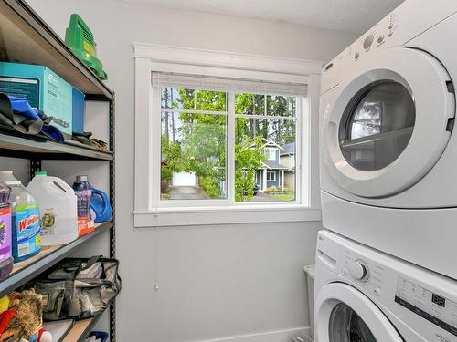 5911 Stonehaven Dr, Duncan, BC - Indoor Photo Showing Laundry Room