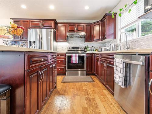 5767 Bradbury Rd, Nanaimo, BC - Indoor Photo Showing Kitchen With Upgraded Kitchen