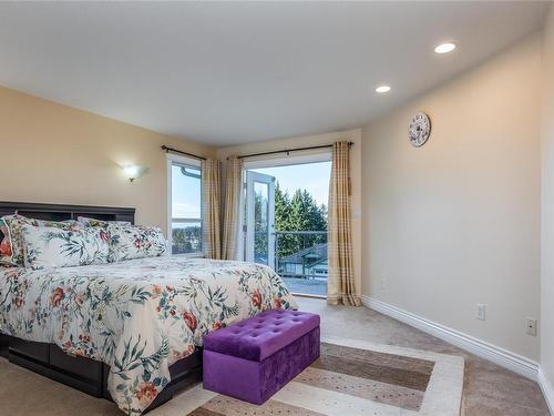 5767 Bradbury Rd, Nanaimo, BC - Indoor Photo Showing Bedroom