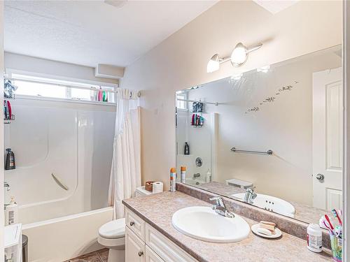 5767 Bradbury Rd, Nanaimo, BC - Indoor Photo Showing Bathroom