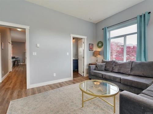 2477 Orchard Ave, Sidney, BC - Indoor Photo Showing Living Room