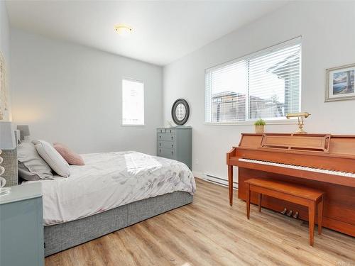 2477 Orchard Ave, Sidney, BC - Indoor Photo Showing Bedroom