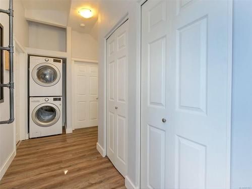 2477 Orchard Ave, Sidney, BC - Indoor Photo Showing Laundry Room