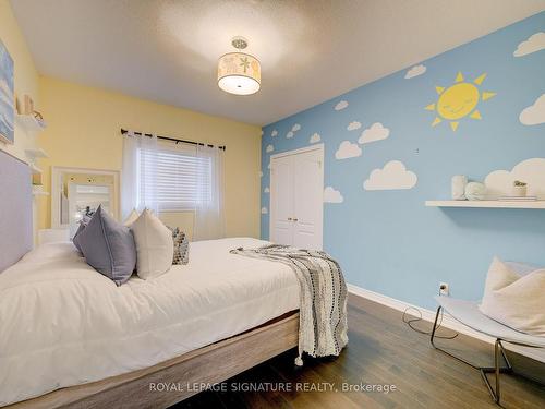 25 Lampman Dr, Hamilton, ON - Indoor Photo Showing Bedroom