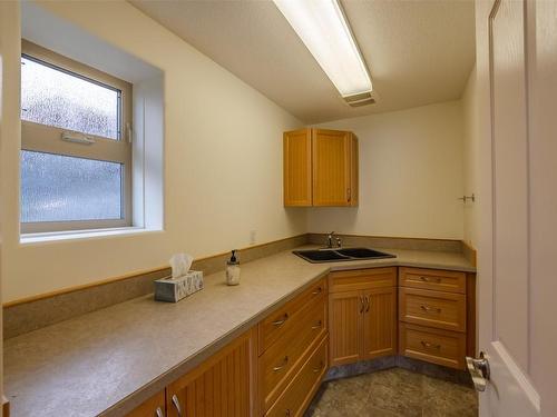4021 Lakeside Road, Penticton, BC - Indoor Photo Showing Kitchen With Double Sink