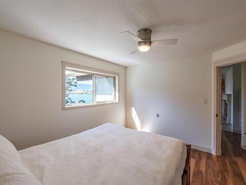 4021 Lakeside Road, Penticton, BC - Indoor Photo Showing Bedroom