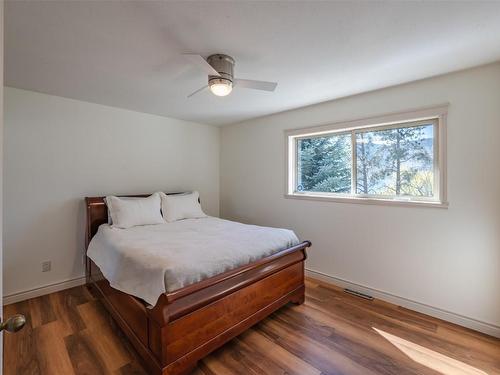 4021 Lakeside Road, Penticton, BC - Indoor Photo Showing Bedroom