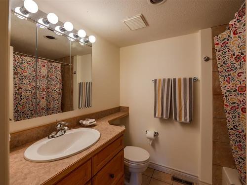 4021 Lakeside Road, Penticton, BC - Indoor Photo Showing Bathroom
