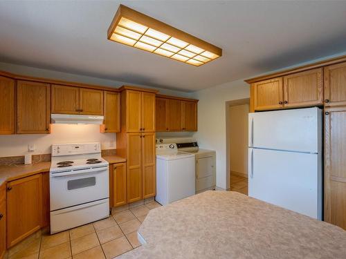 4021 Lakeside Road, Penticton, BC - Indoor Photo Showing Kitchen