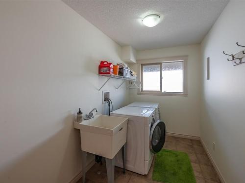 4021 Lakeside Road, Penticton, BC - Indoor Photo Showing Laundry Room