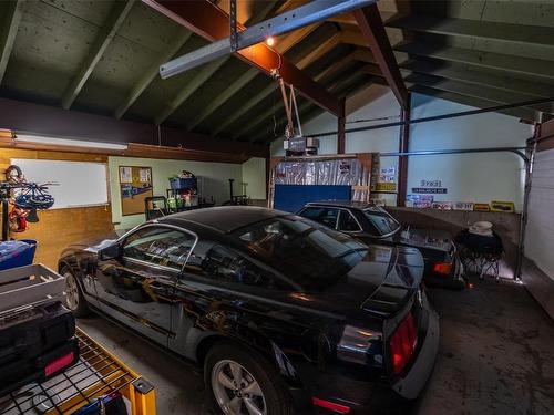 4021 Lakeside Road, Penticton, BC - Indoor Photo Showing Garage