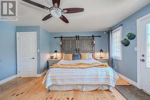 4164 Forest Wood Drive, Severn, ON - Indoor Photo Showing Bedroom