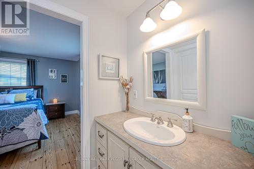 4164 Forest Wood Drive, Severn, ON - Indoor Photo Showing Bathroom
