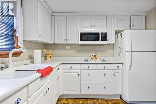 1728 Caille, Lakeshore, ON - Indoor Photo Showing Kitchen