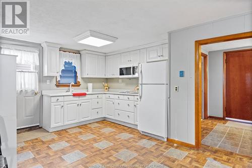 1728 Caille, Lakeshore, ON - Indoor Photo Showing Kitchen