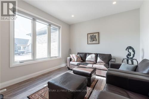 116 Lila Street, Dutton/Dunwich, ON - Indoor Photo Showing Living Room