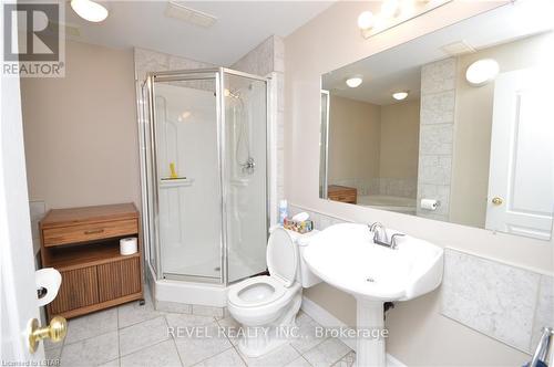 8039 Gardiner Crescent Crescent, Amherstburg, ON - Indoor Photo Showing Bathroom