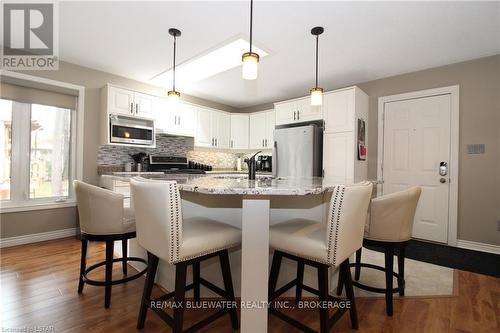 10160 Edmonds Boulevard, Lambton Shores, ON - Indoor Photo Showing Dining Room