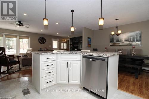 10160 Edmonds Boulevard, Lambton Shores, ON - Indoor Photo Showing Kitchen With Upgraded Kitchen