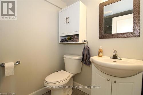10160 Edmonds Boulevard, Lambton Shores, ON - Indoor Photo Showing Bathroom