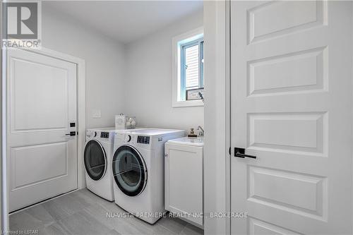 2322 Wickerson Rd, London, ON - Indoor Photo Showing Laundry Room