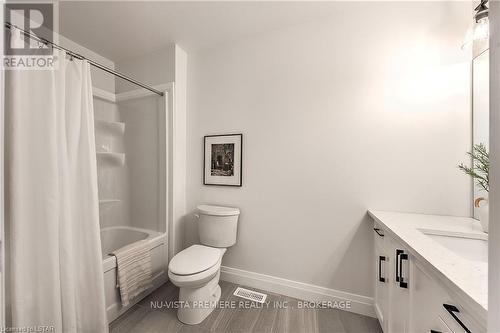 2322 Wickerson Road, London, ON - Indoor Photo Showing Bathroom