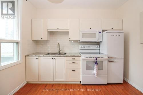 186 Westcott Street, Peterborough, ON - Indoor Photo Showing Kitchen With Double Sink
