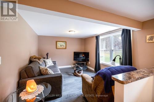 679 Carmel Line, Cavan Monaghan, ON - Indoor Photo Showing Living Room