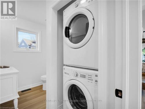 379 Front Street, Central Elgin, ON - Indoor Photo Showing Laundry Room
