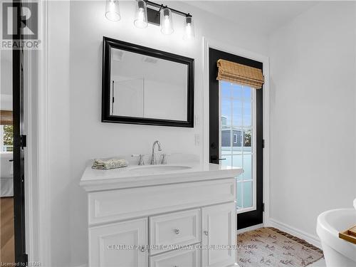 379 Front Street, Central Elgin, ON - Indoor Photo Showing Bathroom