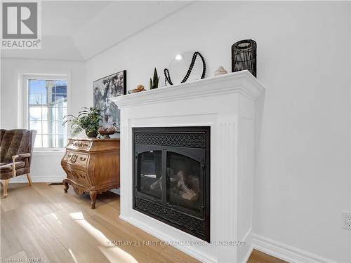 379 Front Street, Central Elgin, ON - Indoor Photo Showing Living Room With Fireplace