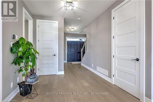 1472 Medway Park Drive, London, ON - Indoor Photo Showing Other Room