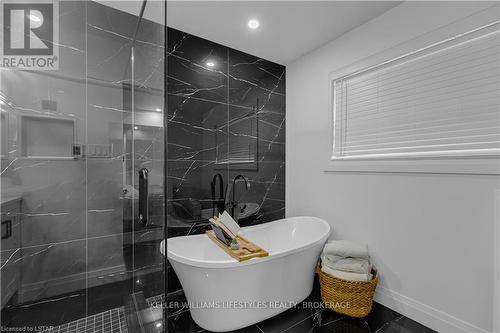 16 Mountsfield Dr, London, ON - Indoor Photo Showing Bathroom