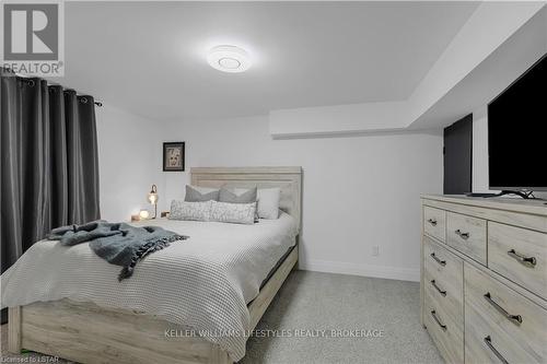 16 Mountsfield Drive, London, ON - Indoor Photo Showing Bedroom