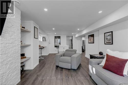 16 Mountsfield Drive, London, ON - Indoor Photo Showing Living Room