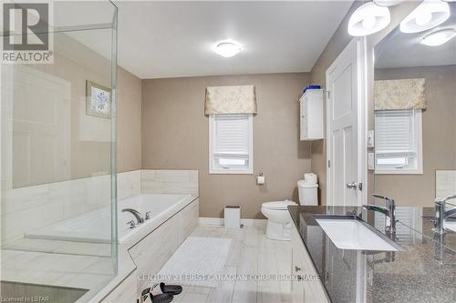 3380 Jinnies Way, London, ON - Indoor Photo Showing Bathroom