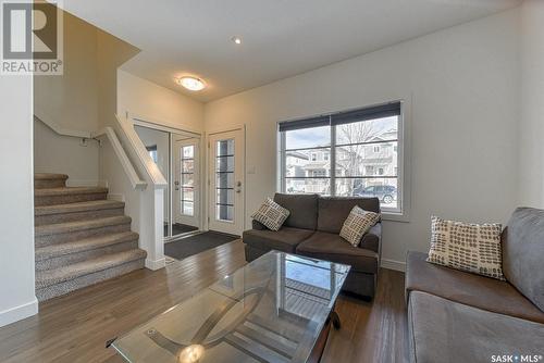 5301 Campling Avenue, Regina, SK - Indoor Photo Showing Living Room