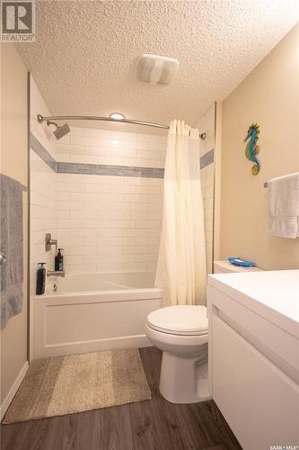 202 2781 Woodbridge Drive, Prince Albert, SK - Indoor Photo Showing Bathroom