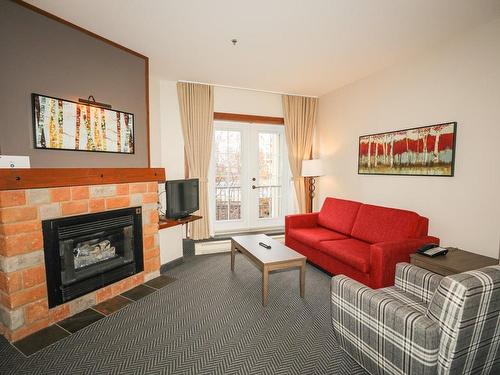 Living room - 142-151 Ch. Du Curé-Deslauriers, Mont-Tremblant, QC - Indoor Photo Showing Living Room With Fireplace